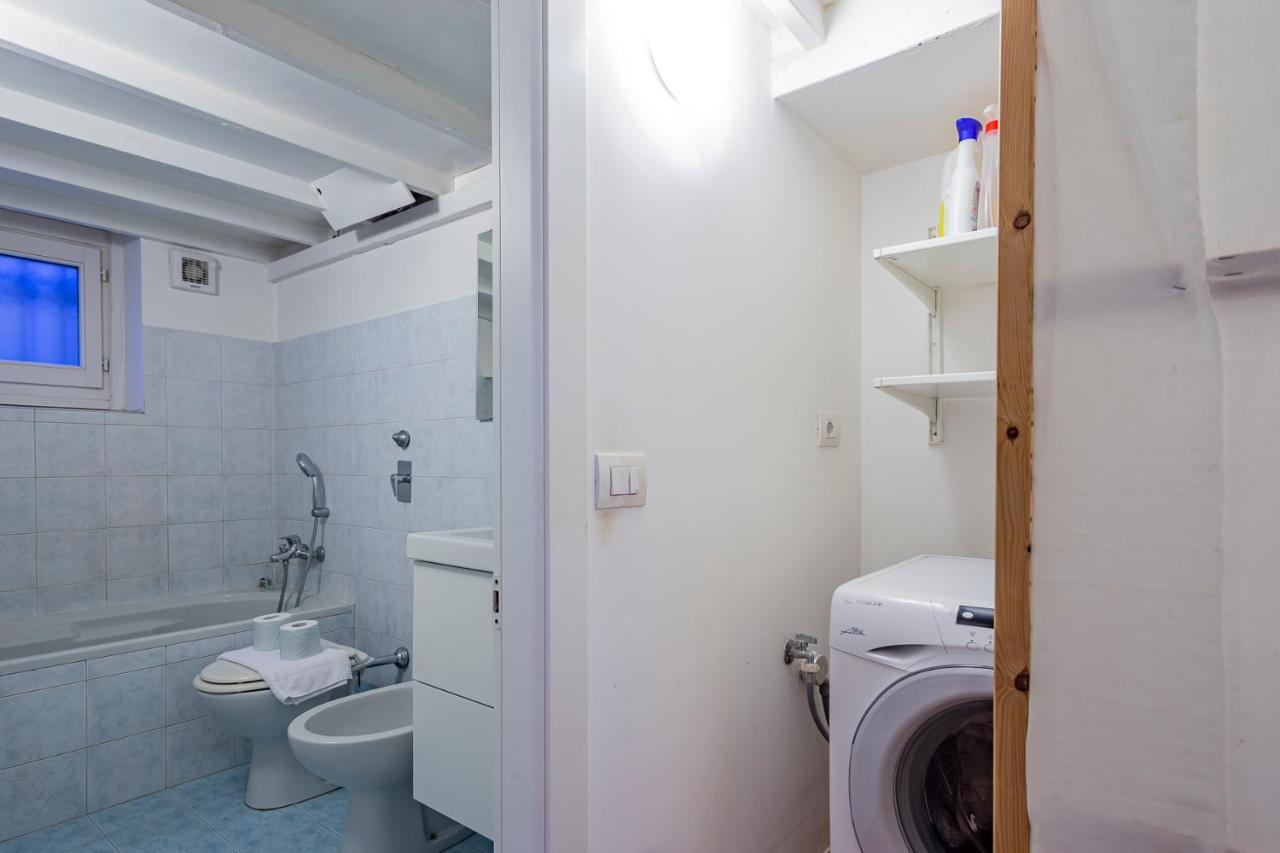 Flat In Isola De Castillia 22 Milaan Buitenkant foto